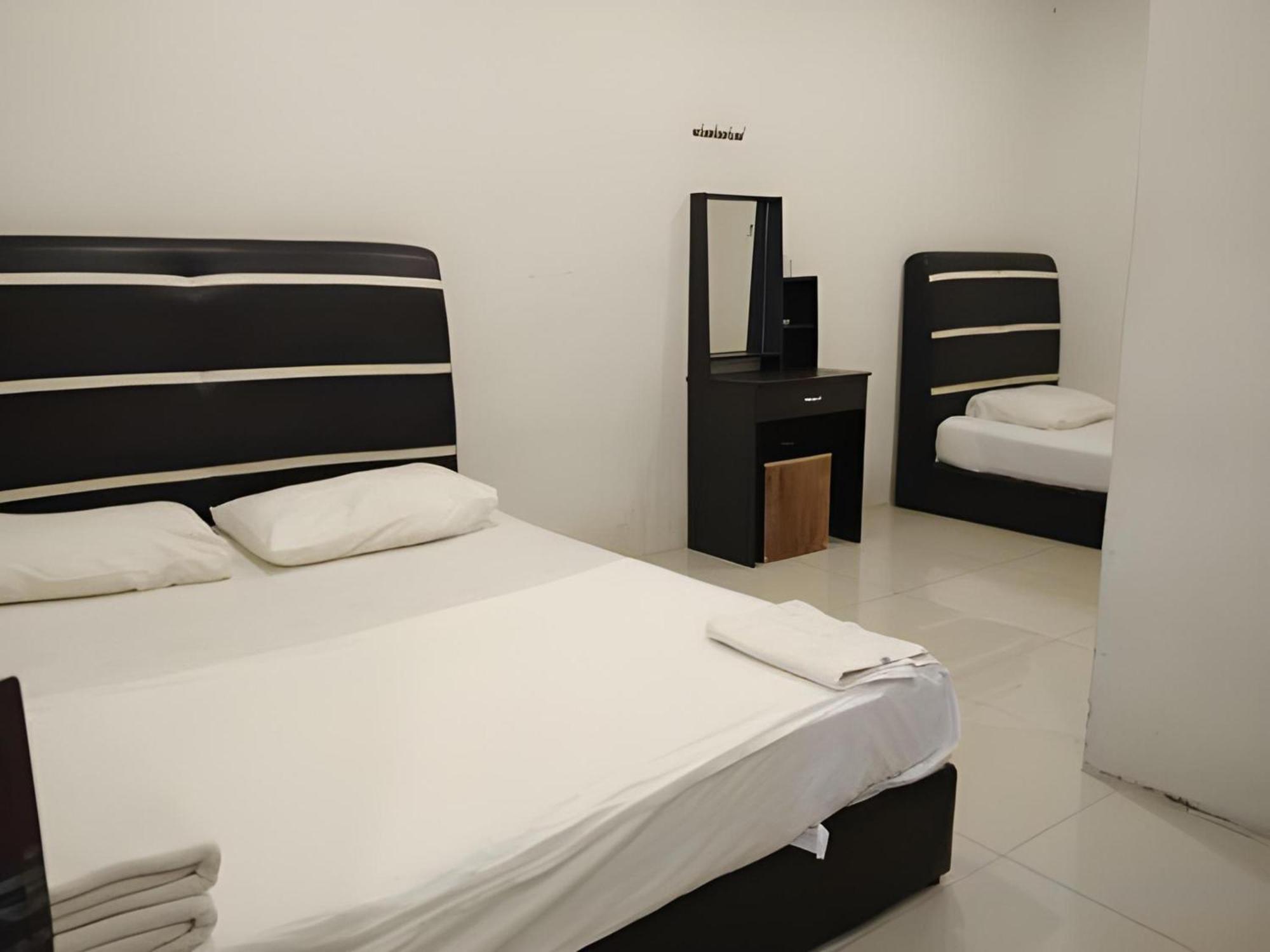 Oyo 90995 Hotel Nk Impian Seri Iskandar Kültér fotó