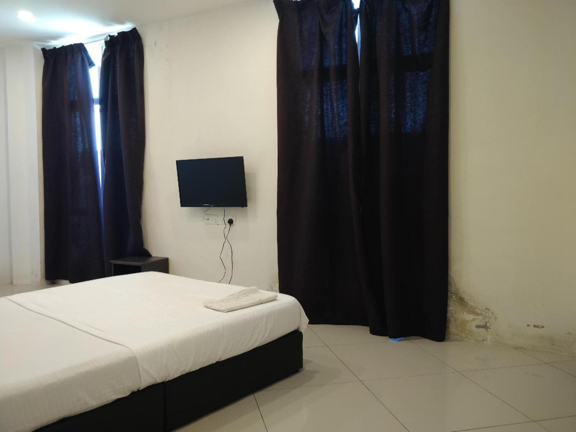 Oyo 90995 Hotel Nk Impian Seri Iskandar Kültér fotó