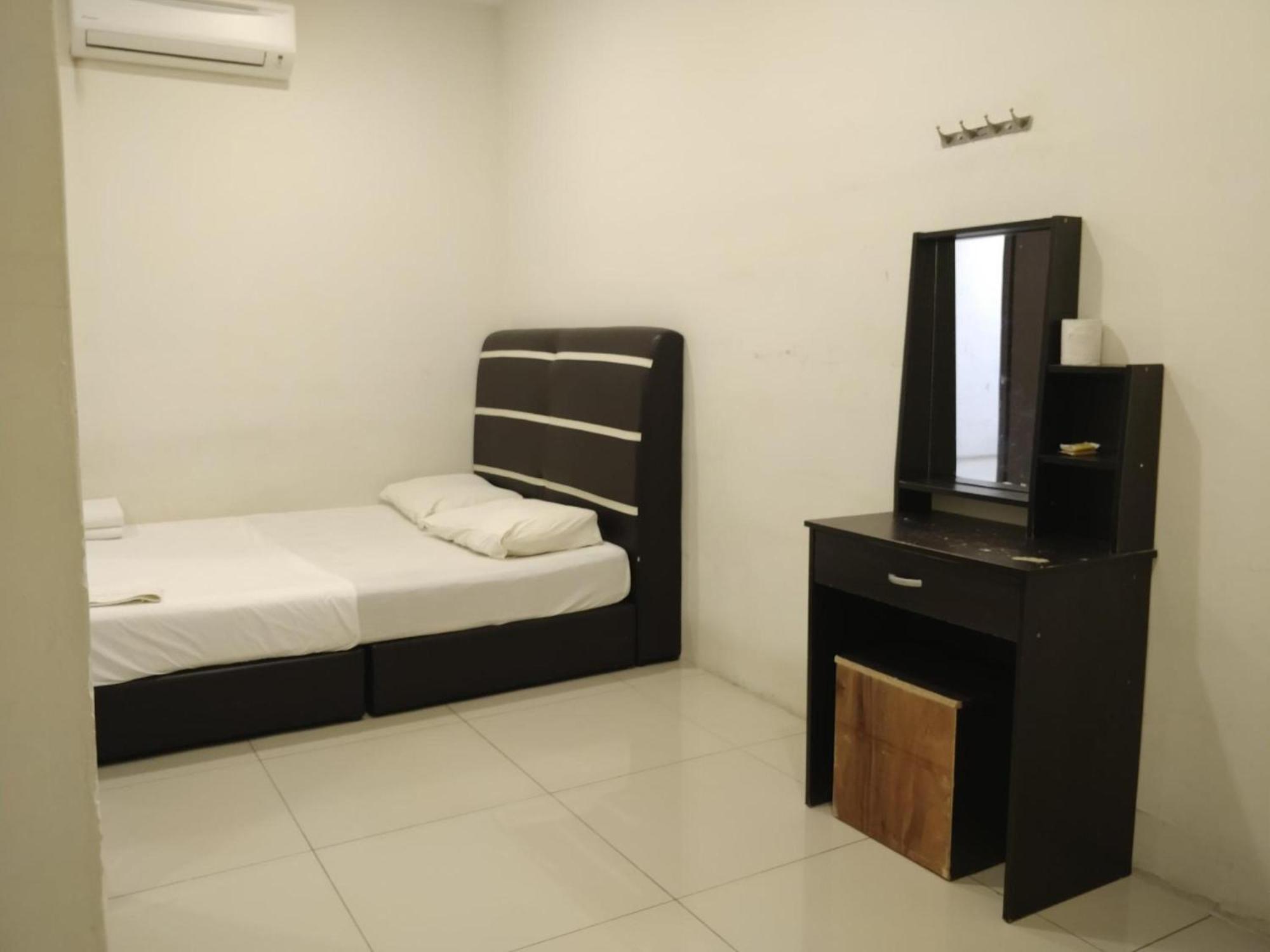 Oyo 90995 Hotel Nk Impian Seri Iskandar Kültér fotó