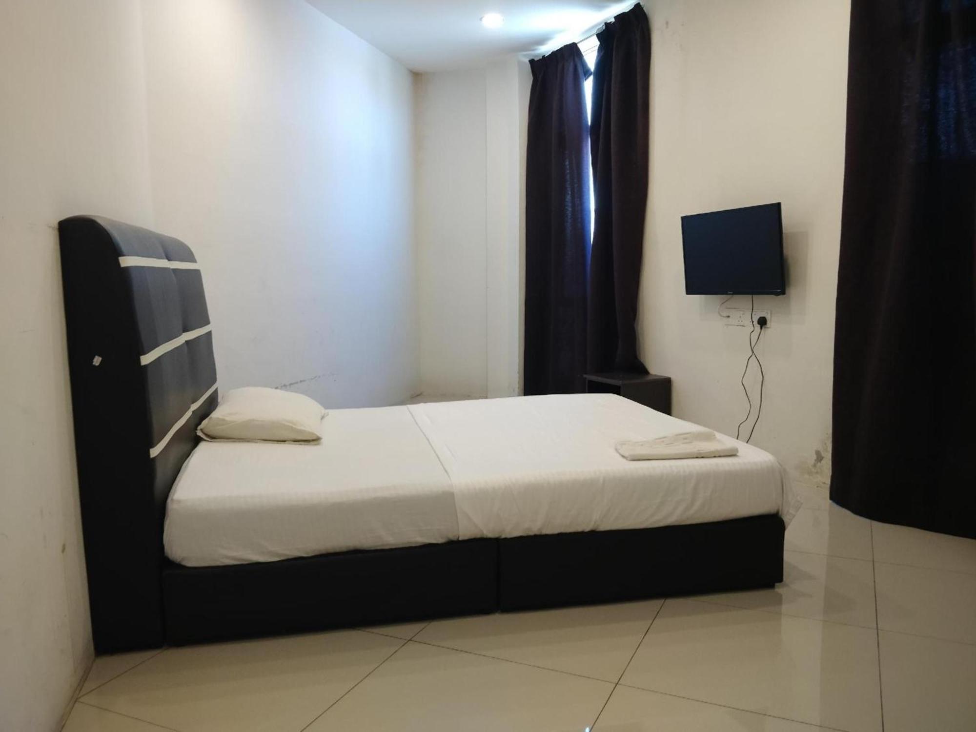 Oyo 90995 Hotel Nk Impian Seri Iskandar Kültér fotó