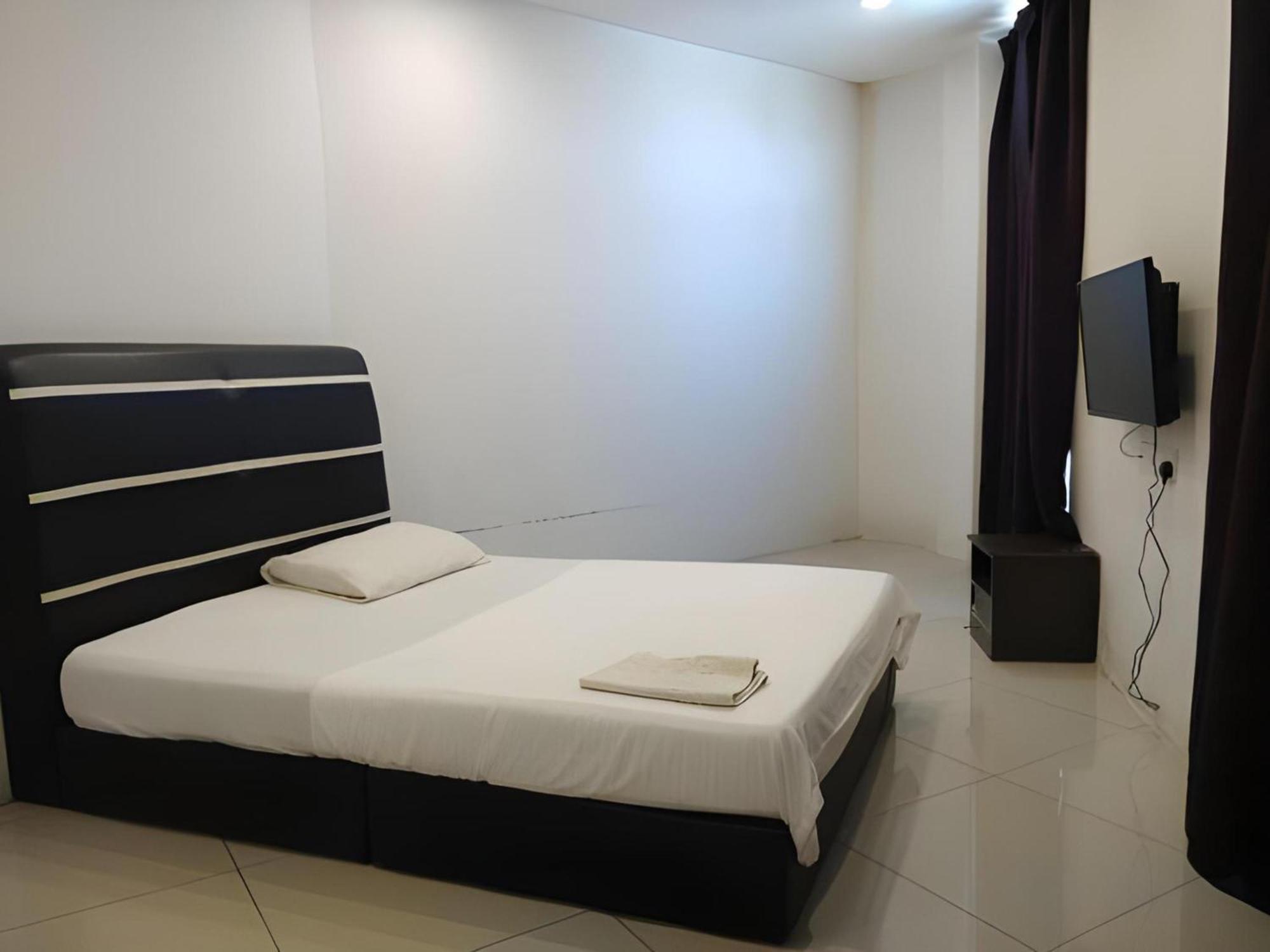 Oyo 90995 Hotel Nk Impian Seri Iskandar Kültér fotó