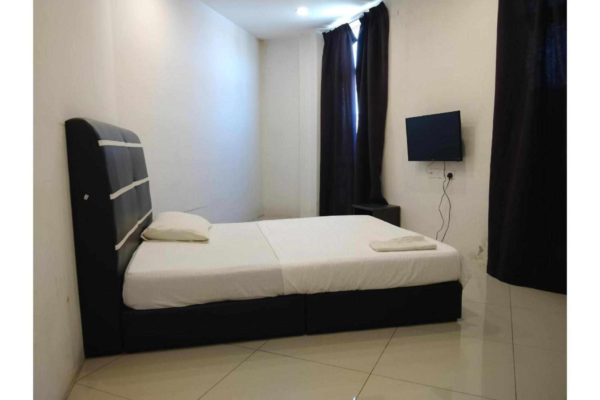 Oyo 90995 Hotel Nk Impian Seri Iskandar Kültér fotó