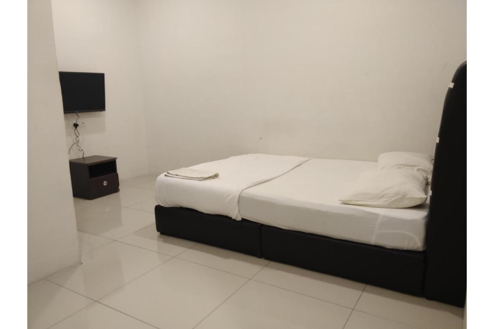 Oyo 90995 Hotel Nk Impian Seri Iskandar Kültér fotó