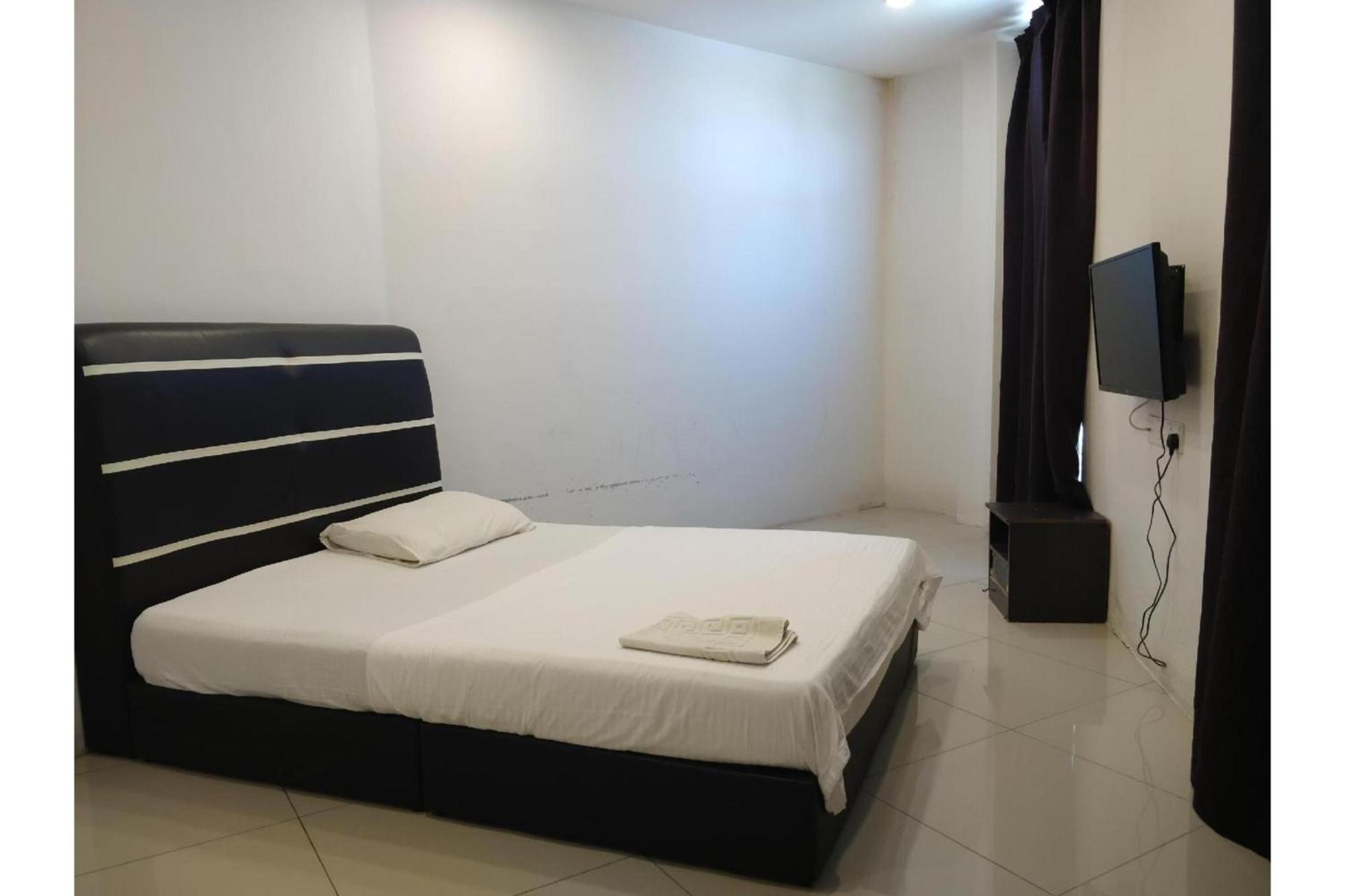 Oyo 90995 Hotel Nk Impian Seri Iskandar Kültér fotó