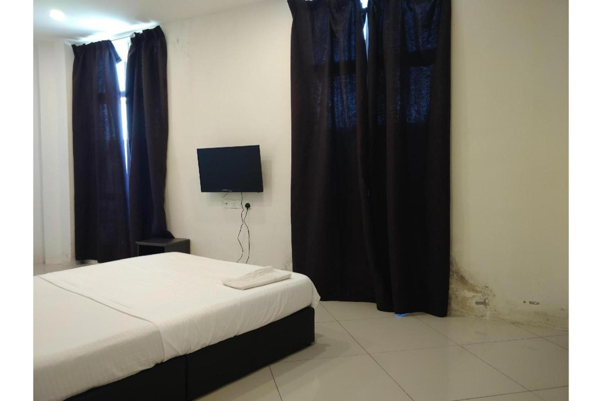 Oyo 90995 Hotel Nk Impian Seri Iskandar Kültér fotó
