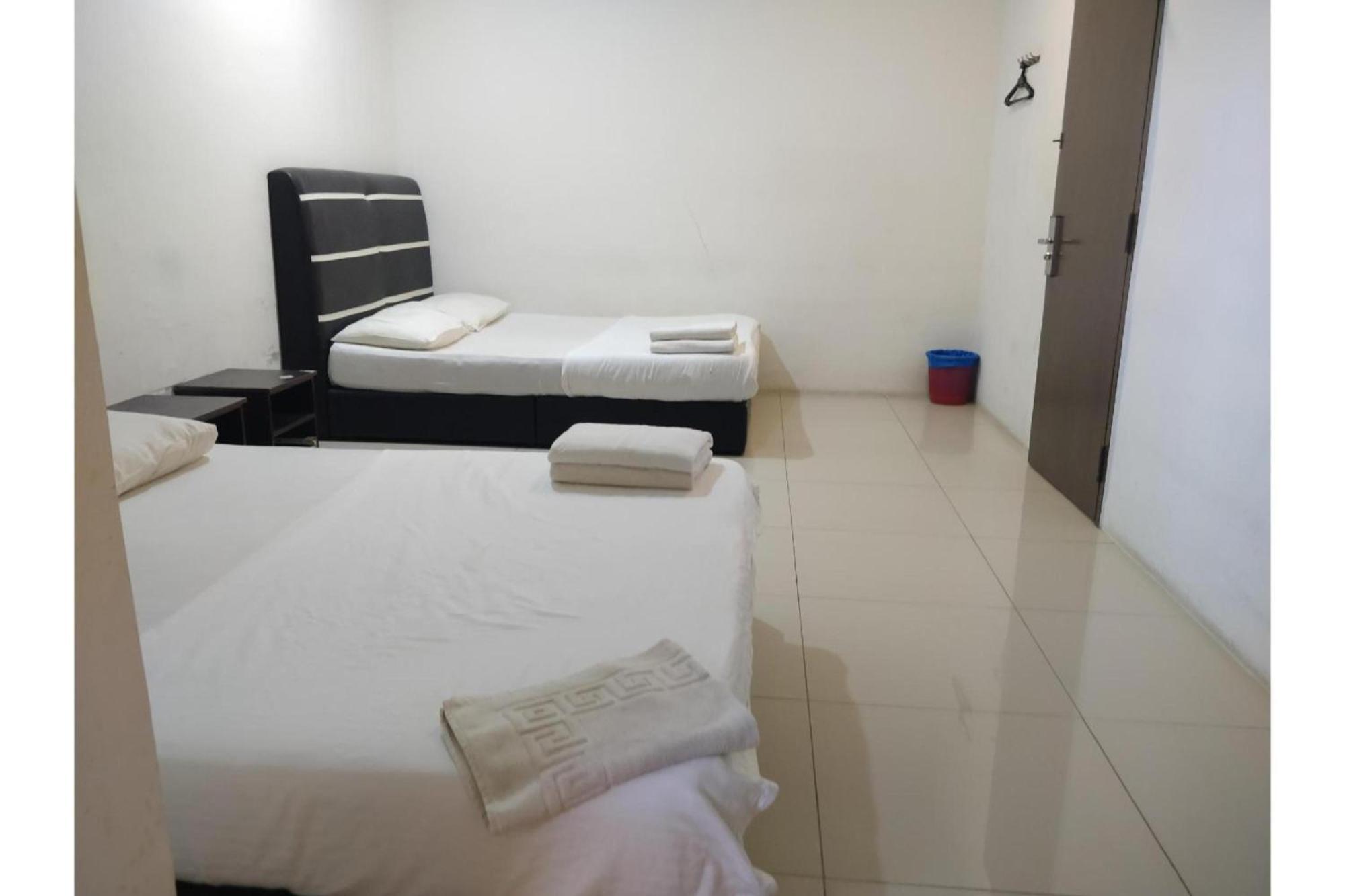 Oyo 90995 Hotel Nk Impian Seri Iskandar Kültér fotó