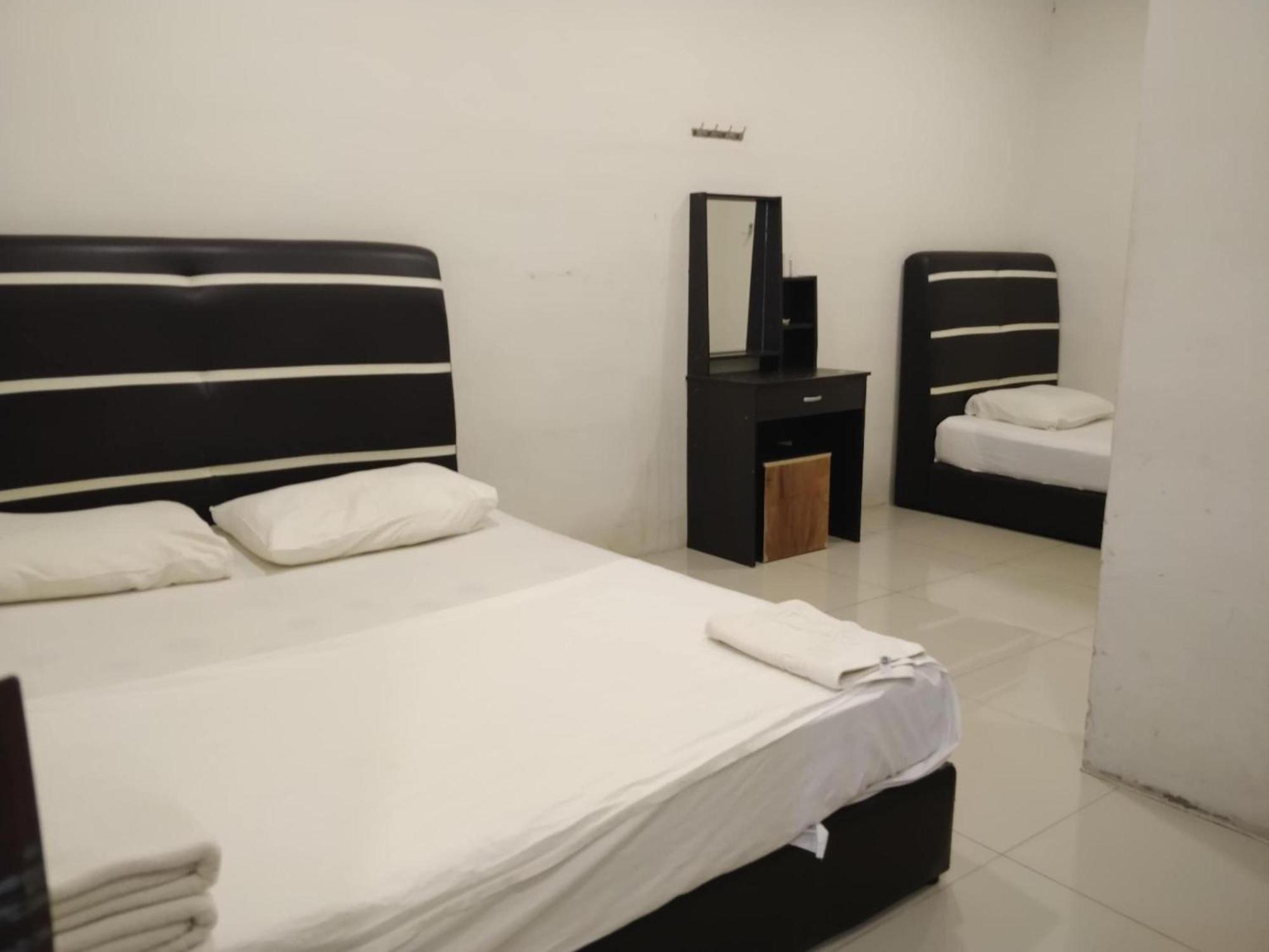 Oyo 90995 Hotel Nk Impian Seri Iskandar Kültér fotó