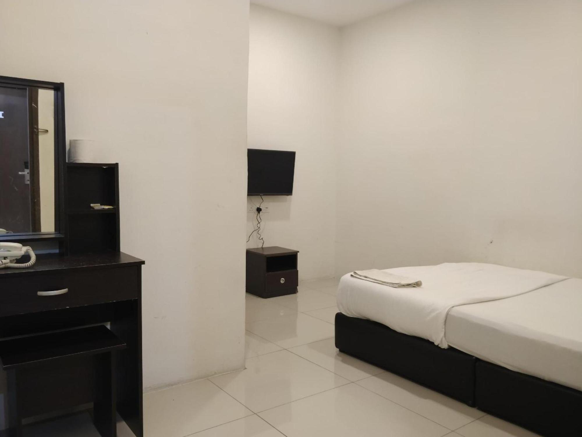 Oyo 90995 Hotel Nk Impian Seri Iskandar Kültér fotó