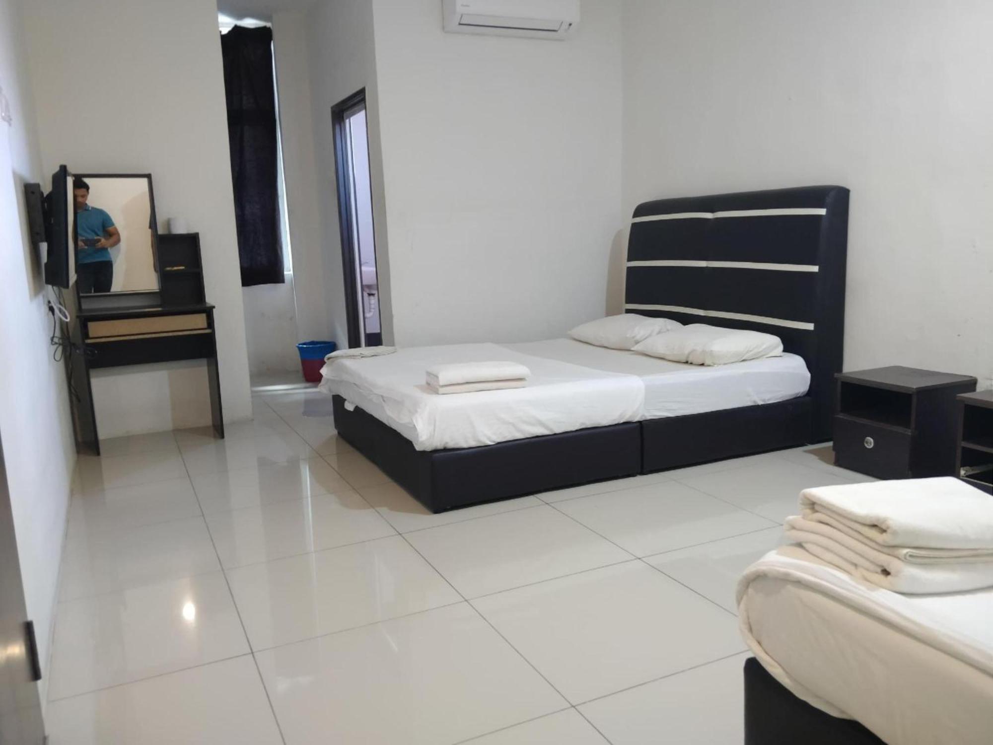 Oyo 90995 Hotel Nk Impian Seri Iskandar Kültér fotó